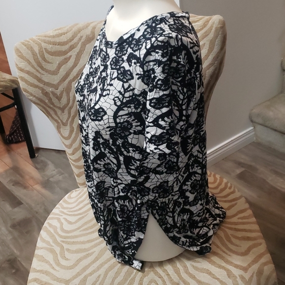 ★ 3 for $10 ★ Wilfrid Capucine T-shirt - Picture 3 of 3